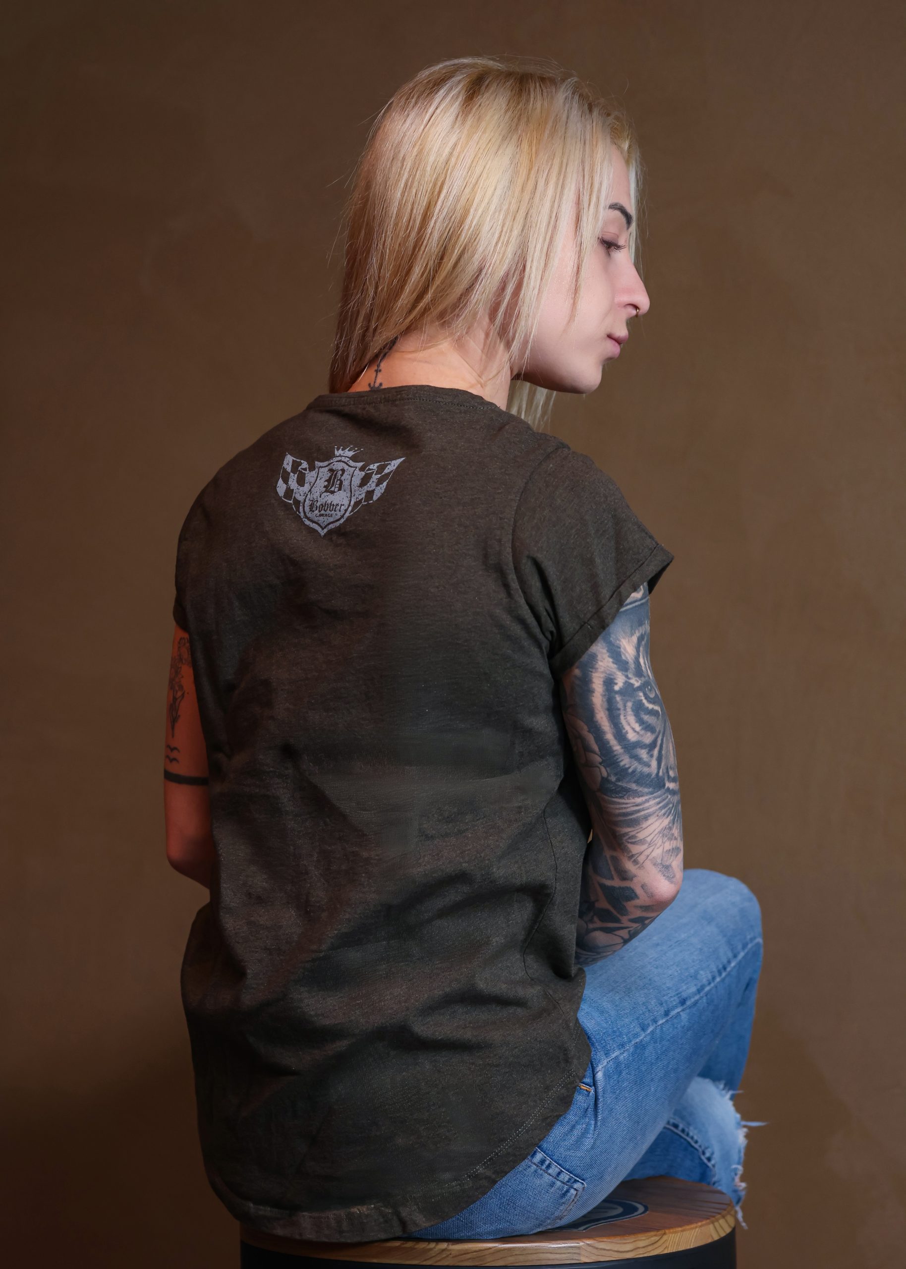 T-Shirt Olive "Brutalo Bobber" Women - Image 4