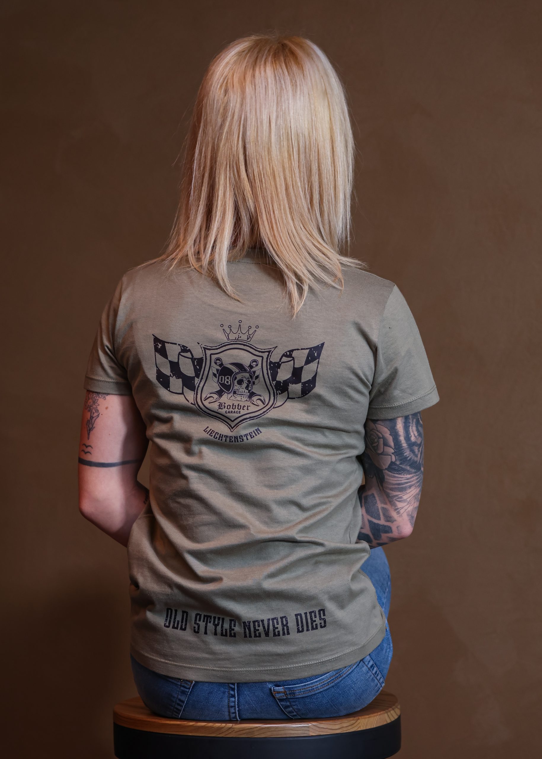 T-Shirt Khacki "OLD STYLE NEVER DIES" Women - Image 4