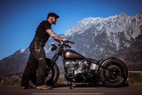 150410 Bobber Garage 1953 Panhead